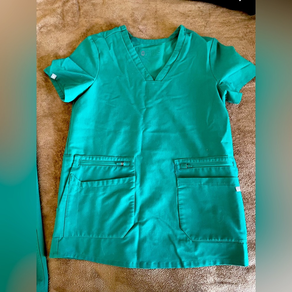 Hunter green Accra 6 pocket scrub top
